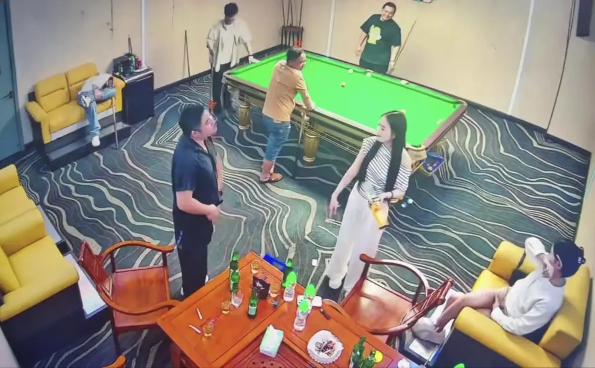免费看《海口台球厅2V5》 - 台球厅2V5助教男女对战现场监控视频 - HD高清无广告在线观看