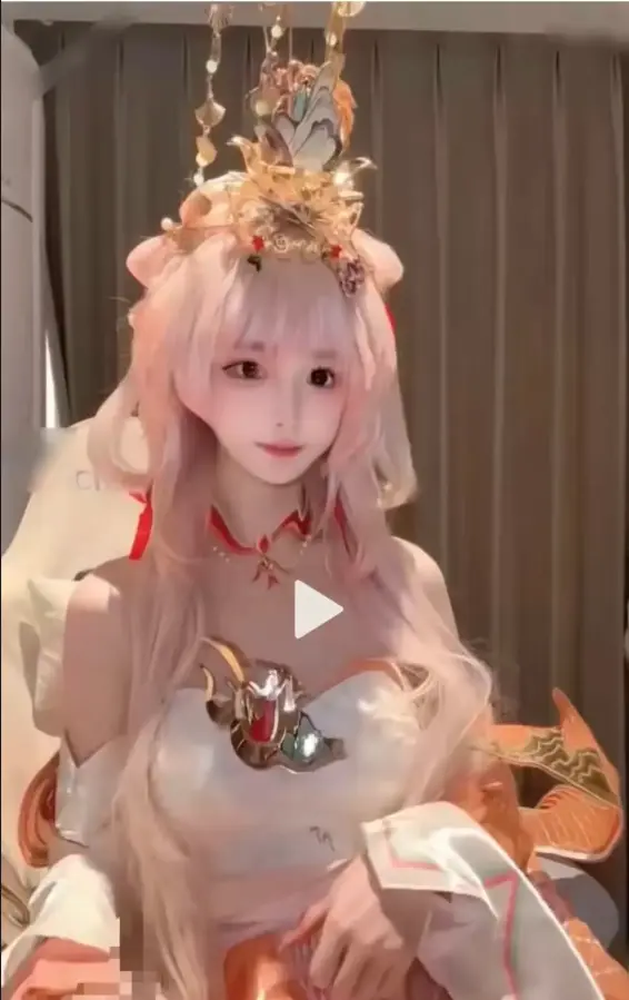 在线免费播放《季雨西施cosplay》，季雨的cosplay佳作，涵盖cos白天鹅与季雨国风西施，4K超高清享受