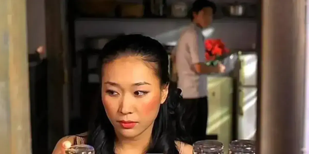 《爱的色放》-2001年韩国经典电影，朴在浩执导，演绎偷窥与禁忌之恋，以光州事件为背景，未删减高清中字资源免费看！
