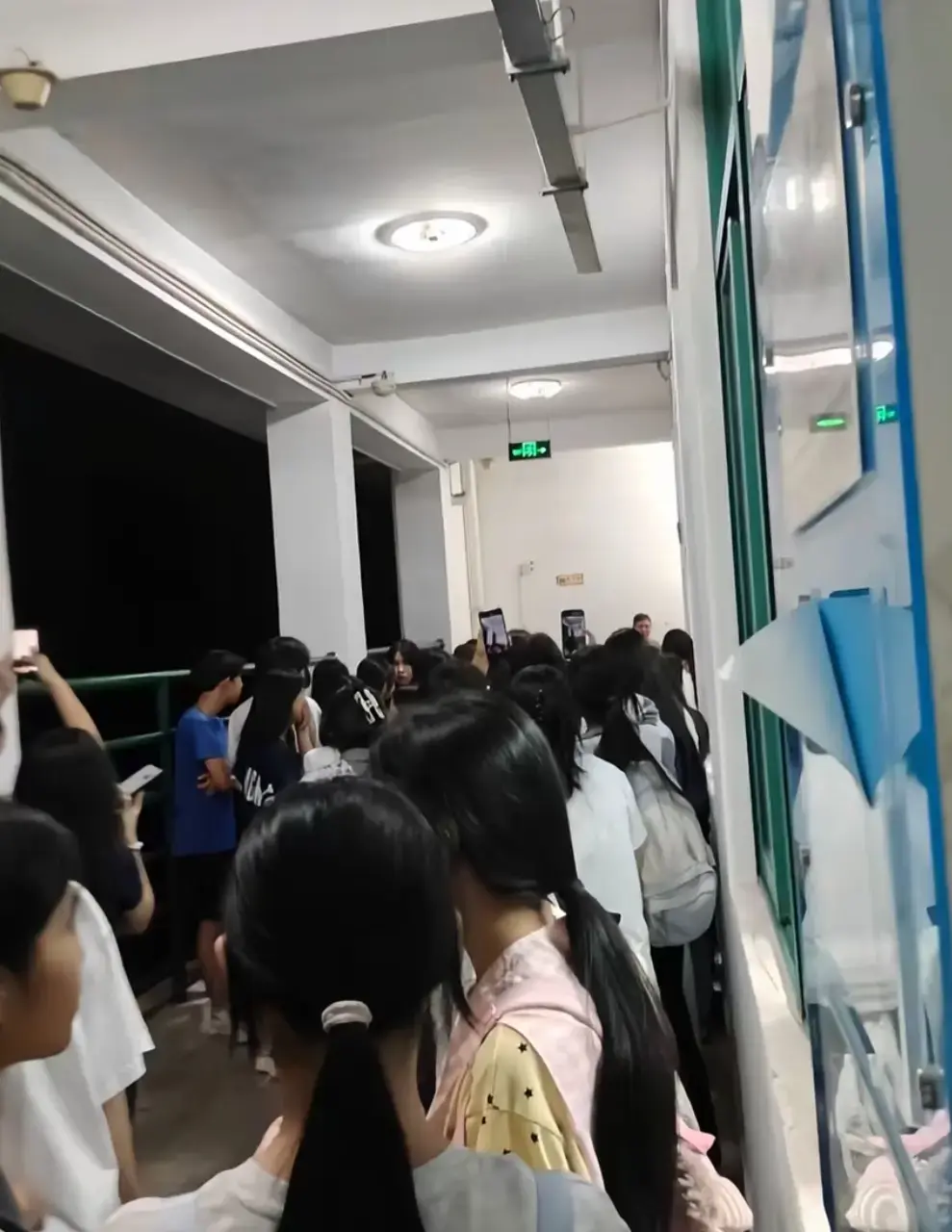 《双胞胎事件》《梅州市职业技术学院女厕产下双胞胎震撼开局》相关资源图片