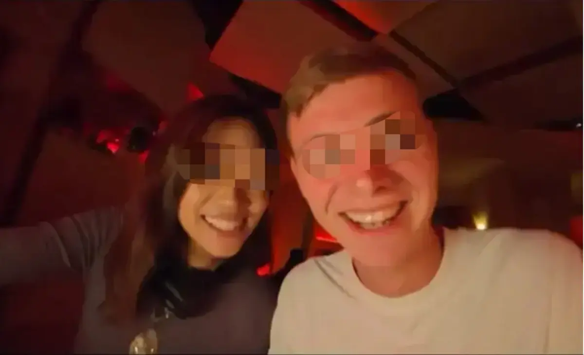 流畅不卡顿看《西安麻辣烫女孩》完整版，海外UP主西安夜游意外纪录，《西安麻辣烫女孩》蕴含古城烟火温情！ 