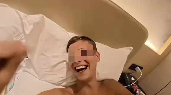 资源大放送！《英国博主西安麻辣烫女孩》完整视频免费看，1080P高清画质，《英国博主西安麻辣烫女孩》外国视角领略中国浪漫，流畅不卡顿！