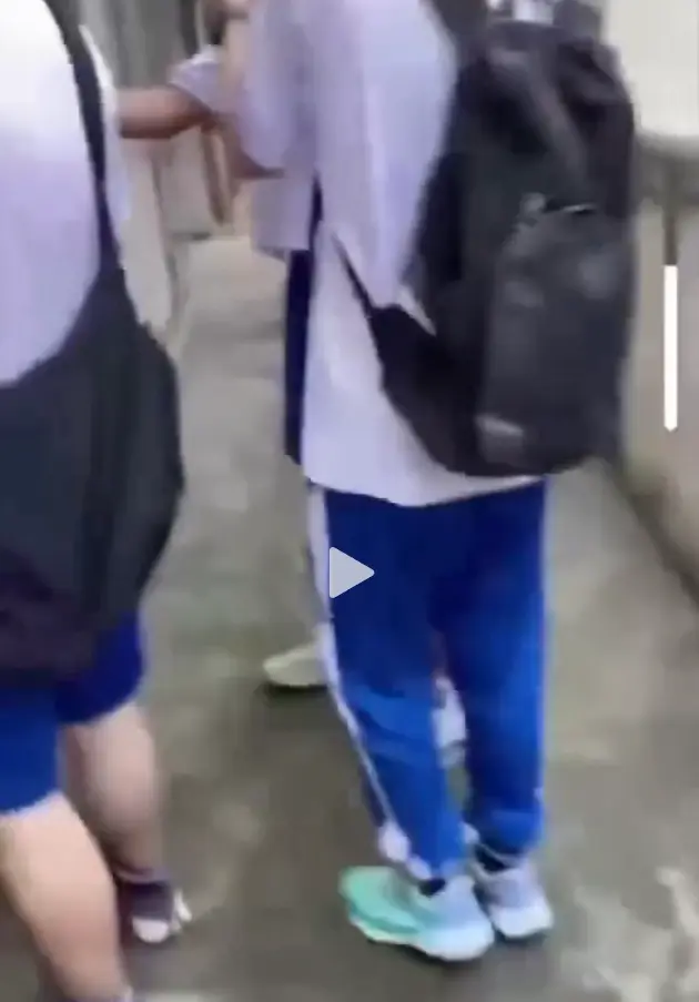 《大昌市第七中学鬼敲门》恐怖来袭，走廊事件蓝光高清呈现，大昌市第七中学鬼敲门全集无广告在线播放，夸克网盘可下载