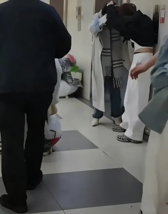 杭州四季青荣荣服饰原视频全集观看-《杭州四季青荣荣服饰原视频》心疼二姐，四季青女人太不容易了