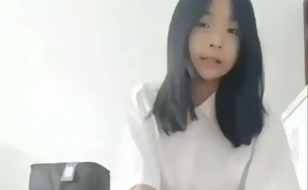 《张婉莹女孩写作业事件》全记录-张婉莹暑假写作业详细过程-张婉莹写作业HD高清未删减-多网盘资源免费获取
